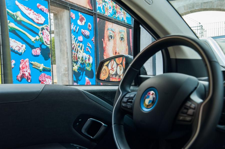 Детали интерьера BMW i3 Spaghetti Art Car by Maurizio Cattelan (I01) 2016 года  (фото 4 из 7)